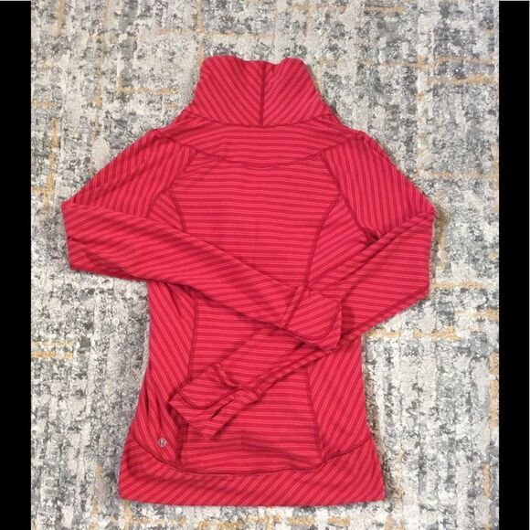 LULULEMON THINK FAST STRIPED PULLOVER! EUC! SIZE 6 - Picture 9 of 11